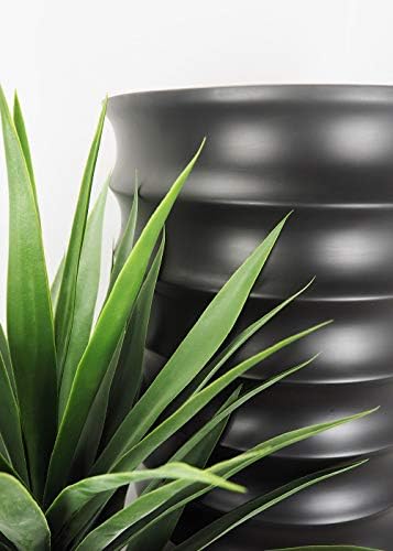 Lux Textura Fiberglass Planter - Image 2